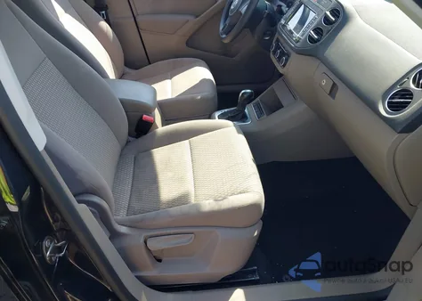 2011 Volkswagen Tiguan S z USA, uszkodzony, nr VIN WVGAV7AX2BW526197